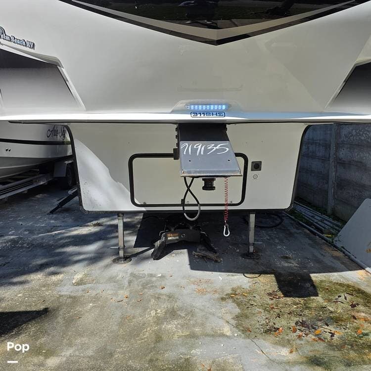 2022 Grand Design Reflection 311BHS - Used Fifth Wheel For Sale by Pop RVs in Miami, Florida features Slideout, Air Conditioning, Awning