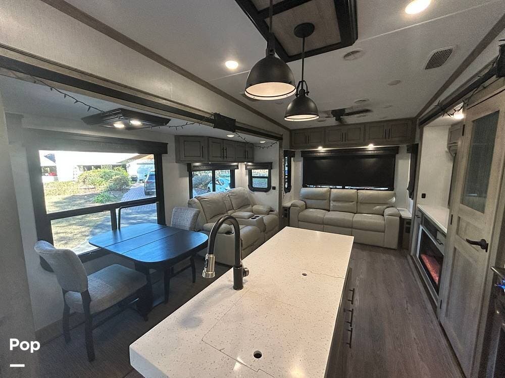 2021 Heartland Big Country 3560SS - Used Fifth Wheel For Sale by Pop RVs in Crystal River, Florida features Air Conditioning, Slideout, Awning