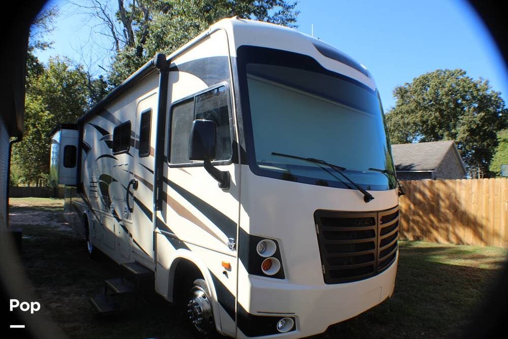 2017 Forest River FR3 30DS - Used Class A For Sale by Pop RVs in Lonoke, Arkansas features Generator, Leveling Jacks, Slideout, Awning, Air Conditioning