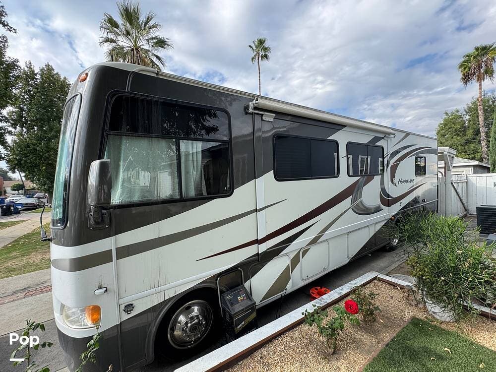 2012 Hurricane 32A by Thor Motor Coach from Pop RVs in Panorama City, California