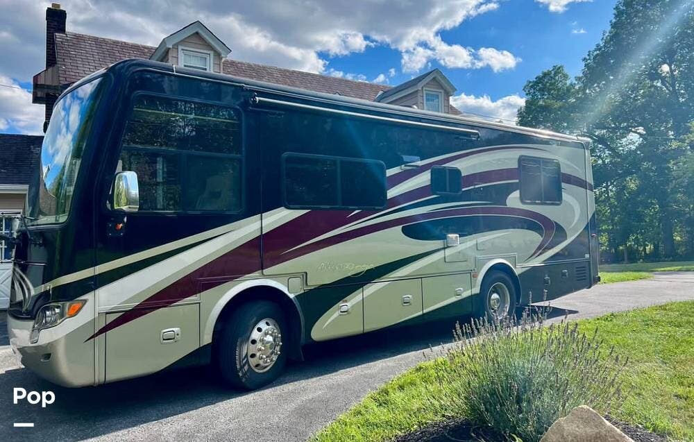 2014 Tiffin Allegro Breeze 28BR - Used Diesel Pusher For Sale by Pop RVs in Walnutport, Pennsylvania features Awning, Generator, Slideout, Leveling Jacks, Air Conditioning