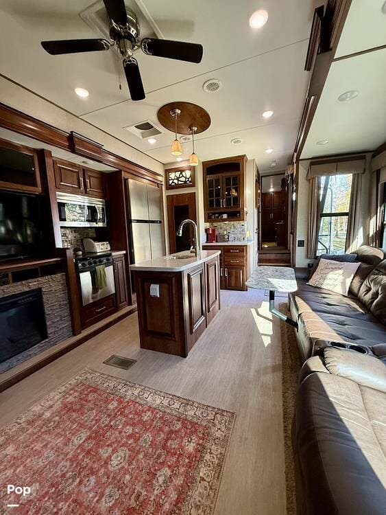 2018 Keystone Avalanche 395BH - Used Fifth Wheel For Sale by Pop RVs in Osteen, Florida features Air Conditioning, Generator, Leveling Jacks, Awning, Slideout