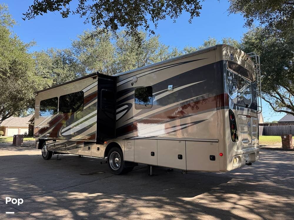 Used 2017 Holiday Rambler Vacationer 35K available in North Richland Hills, Texas