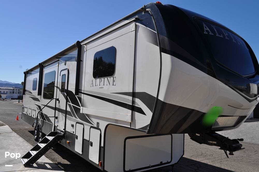 2021 Keystone Alpine 3712KB - Used Fifth Wheel For Sale by Pop RVs in Lake Havasu City, Arizona features Leveling Jacks, Awning, Air Conditioning, Slideout