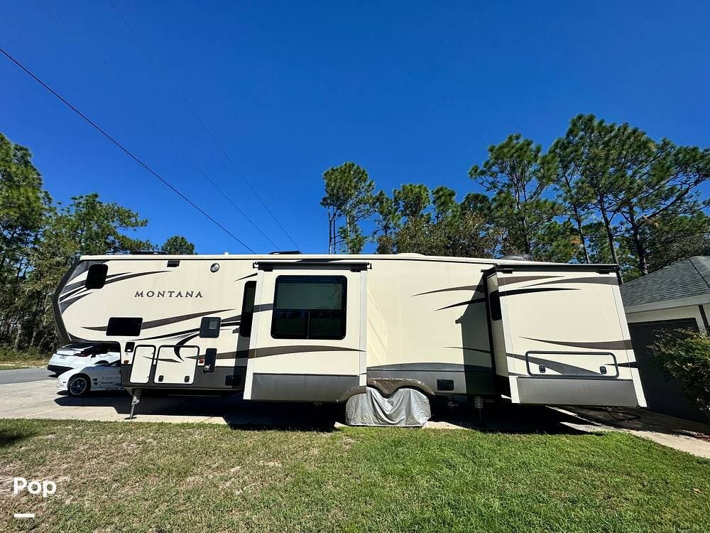 Used 2016 Keystone Montana 3820FK available in Ocala, Florida