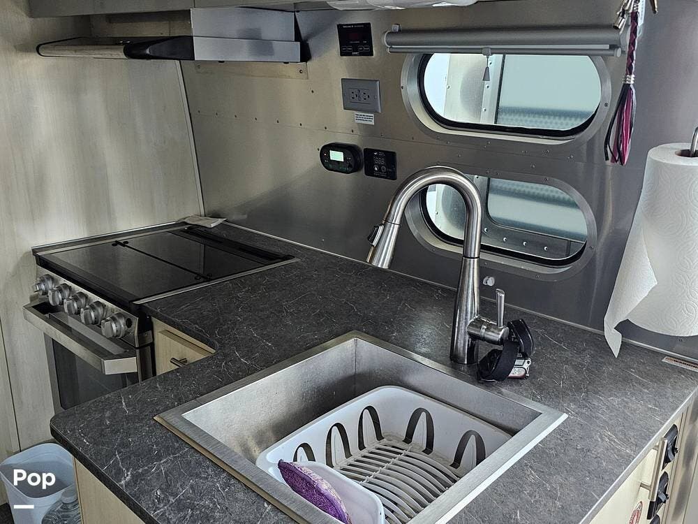 2021 Flying Cloud 25FB TWIN by Airstream from Pop RVs in West Sacramento, California