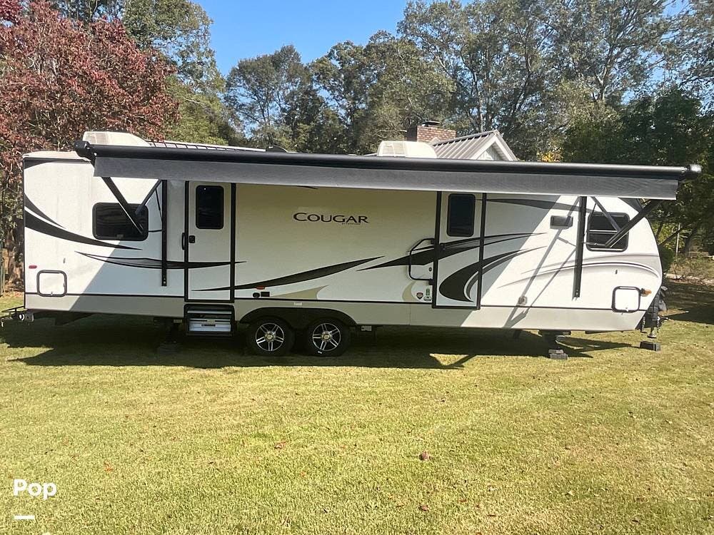 2022 Keystone Cougar 29FKD - Used Travel Trailer For Sale by Pop RVs in Belton, South Carolina features Air Conditioning, Leveling Jacks, Slideout