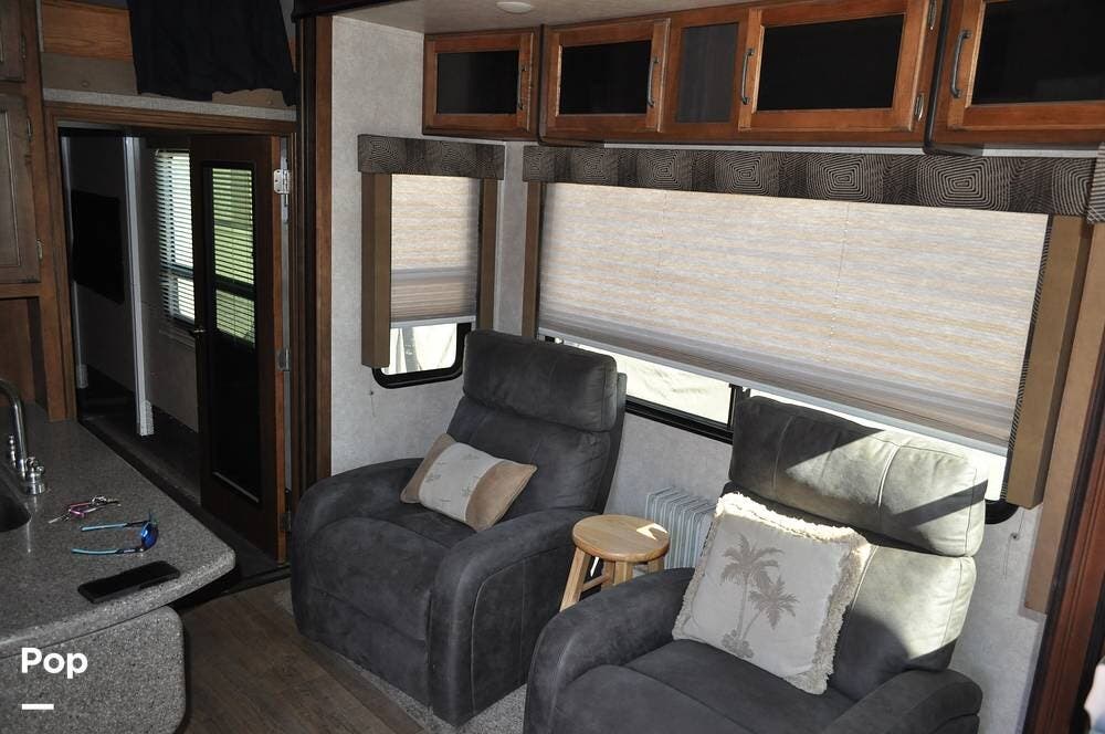 2016 Keystone Carbon 327 - Used Toy Hauler For Sale by Pop RVs in Lake Havasu City, Arizona features Air Conditioning, Leveling Jacks, Generator, Awning, Slideout