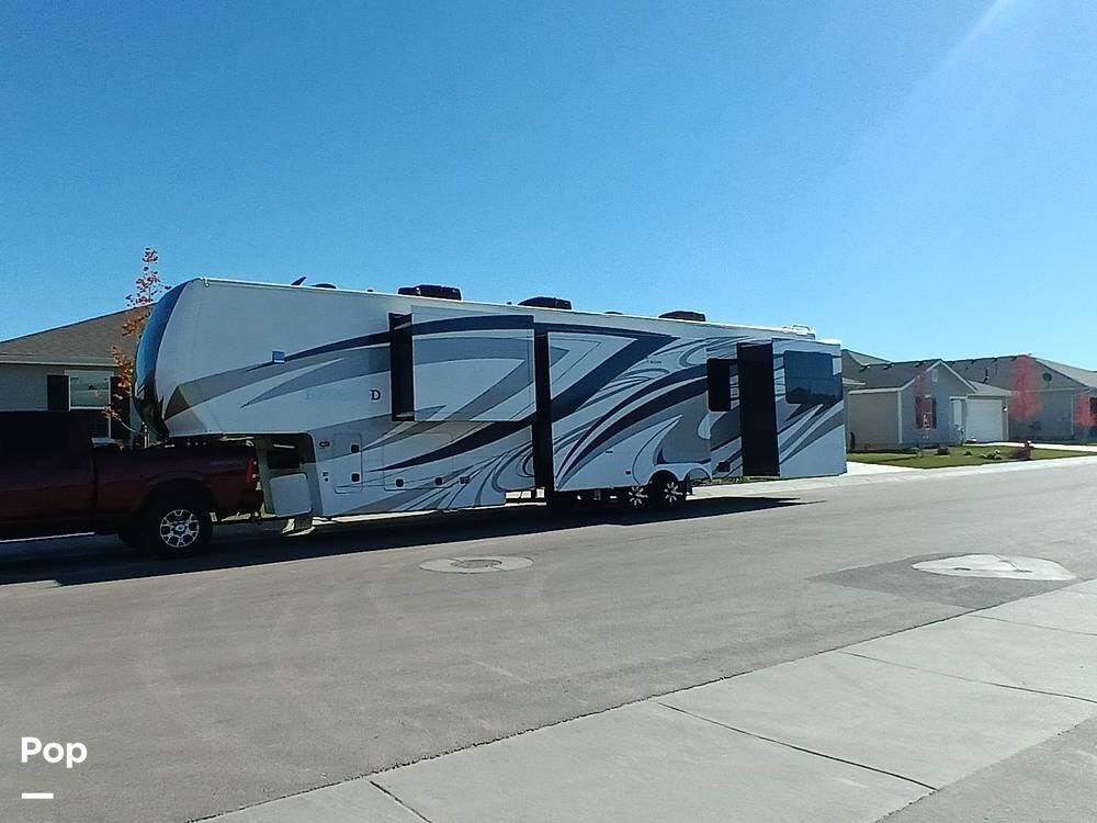 2022 Keystone Redwood 4150RD - Used Fifth Wheel For Sale by Pop RVs in Caldwell, Idaho features Leveling Jacks, Slideout, Air Conditioning, Awning