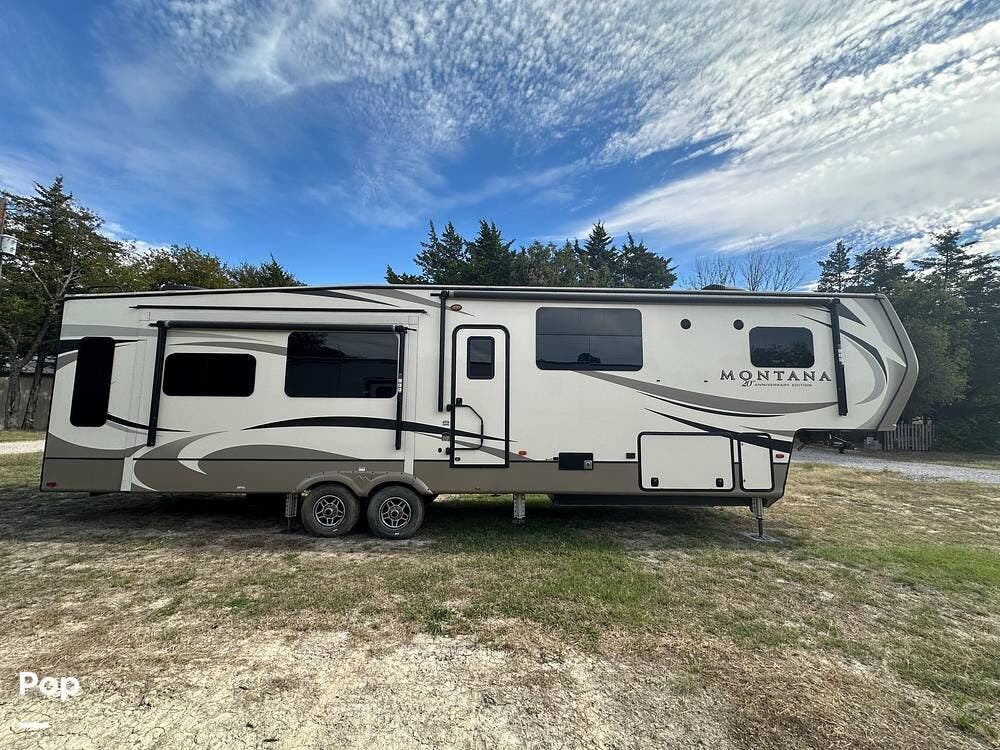 2019 Keystone Montana 3811MS - Used Fifth Wheel For Sale by Pop RVs in Anna, Texas features Awning, Slideout, Air Conditioning, Leveling Jacks