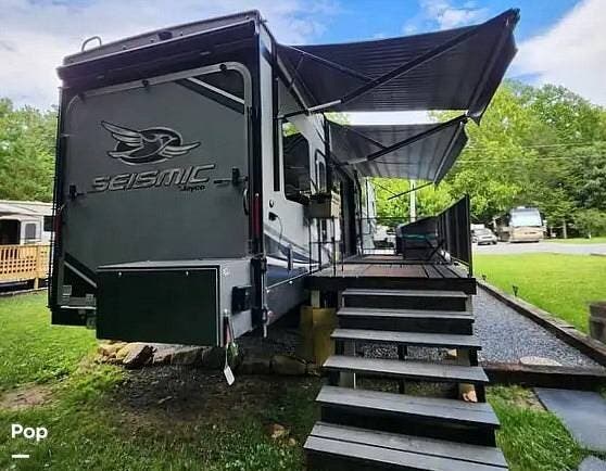 2018 Seismic 4113 by Jayco from Pop RVs in Jamestown, Tennessee