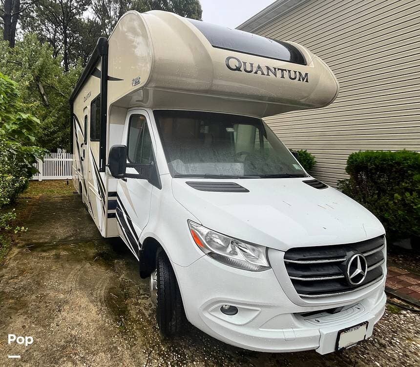 2021 Thor Motor Coach Quantum CR24 - Used Class C For Sale by Pop RVs in Centereach, New York features Slideout, Awning, Leveling Jacks, Air Conditioning, Generator