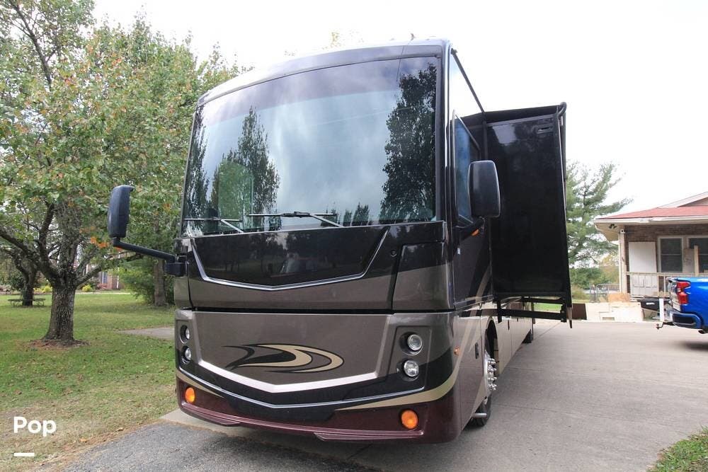 2019 Fleetwood Discovery 38K - Used Diesel Pusher For Sale by Pop RVs in Hamilton, Ohio features Leveling Jacks, Slideout, Generator, Awning, Air Conditioning