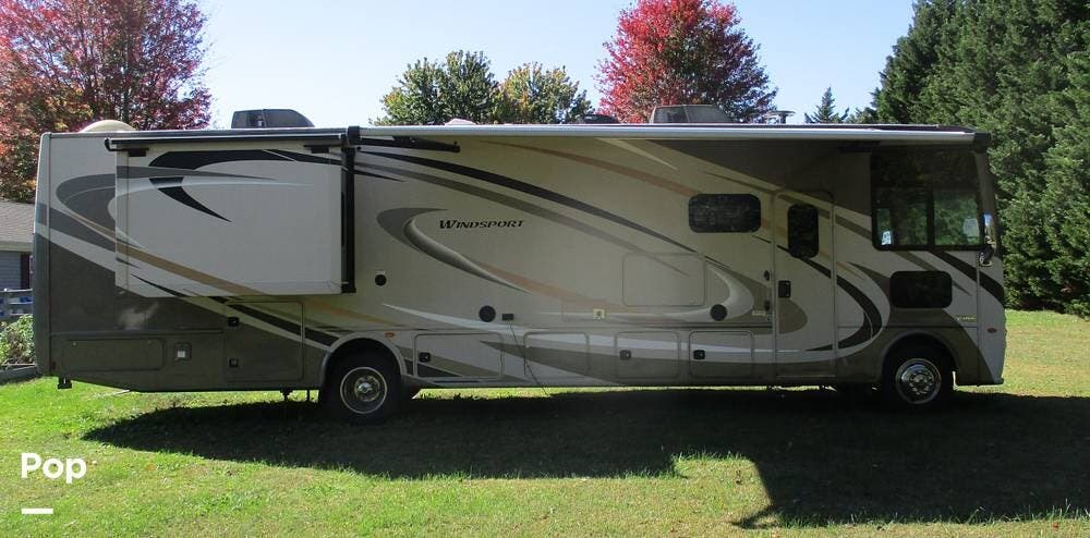 2018 Thor Motor Coach Windsport 35M - Used Class A For Sale by Pop RVs in Camden-wyoming, Delaware features Slideout, Awning, Air Conditioning, Generator, Leveling Jacks