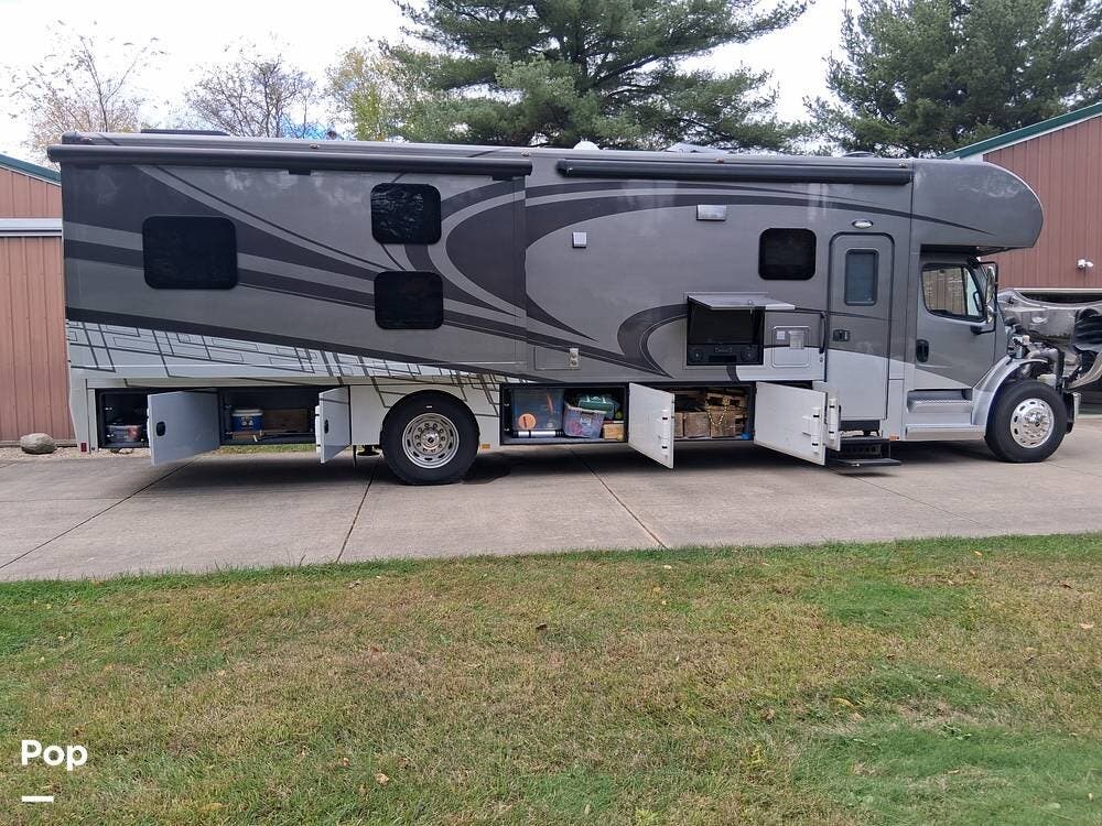 2018 Valencia 38BB by Renegade from Pop RVs in Dewitt, Michigan