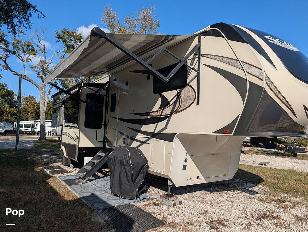 2019 Grand Design Solitude 375RES - Used Fifth Wheel For Sale by Pop RVs in Crystal River, Florida features Air Conditioning, Leveling Jacks, Slideout