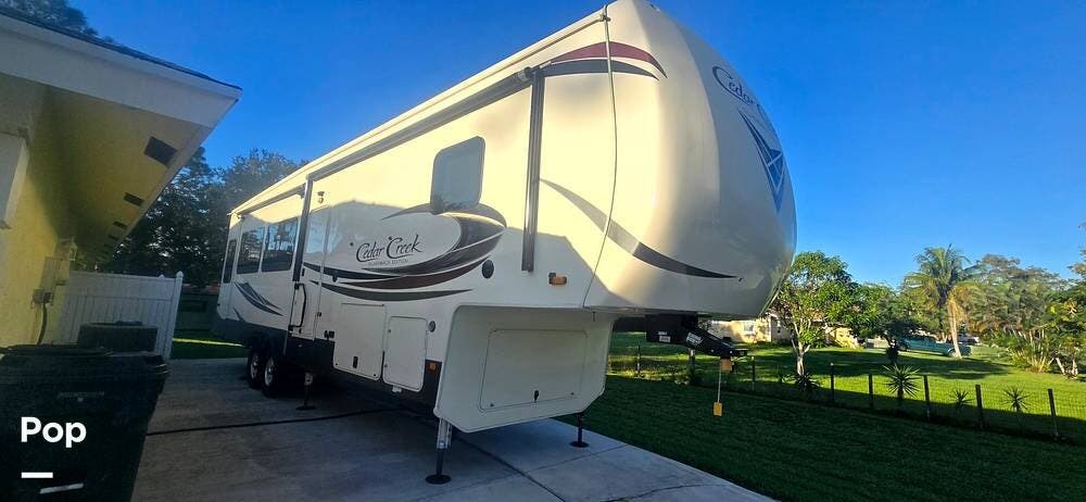 2021 Forest River Cedar Creek 31IK - Used Fifth Wheel For Sale by Pop RVs in Loxahatchee, Florida features Leveling Jacks, Air Conditioning, Awning, Slideout