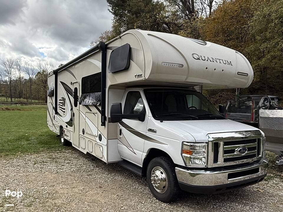 2017 Thor Motor Coach Quantum WS31 - Used Class C For Sale by Pop RVs in Lancaster, Ohio features Air Conditioning, Generator, Leveling Jacks, Slideout, Awning