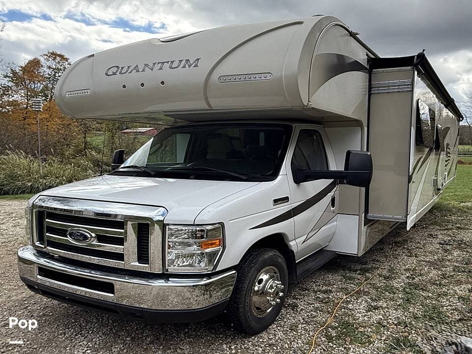 2017 Thor Motor Coach Quantum WS31 - Used Class C For Sale by Pop RVs in Lancaster, Ohio features Slideout, Air Conditioning, Awning, Generator, Leveling Jacks