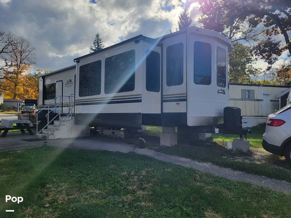 2023 Forest River Cedar Creek 40CBAR - Used Park Model For Sale by Pop RVs in Lake Geneva, Wisconsin features Air Conditioning, Awning, Slideout
