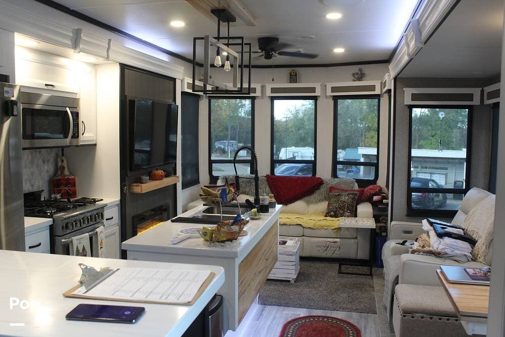 2023 Cedar Creek 40CBAR by Forest River from Pop RVs in Lake Geneva, Wisconsin