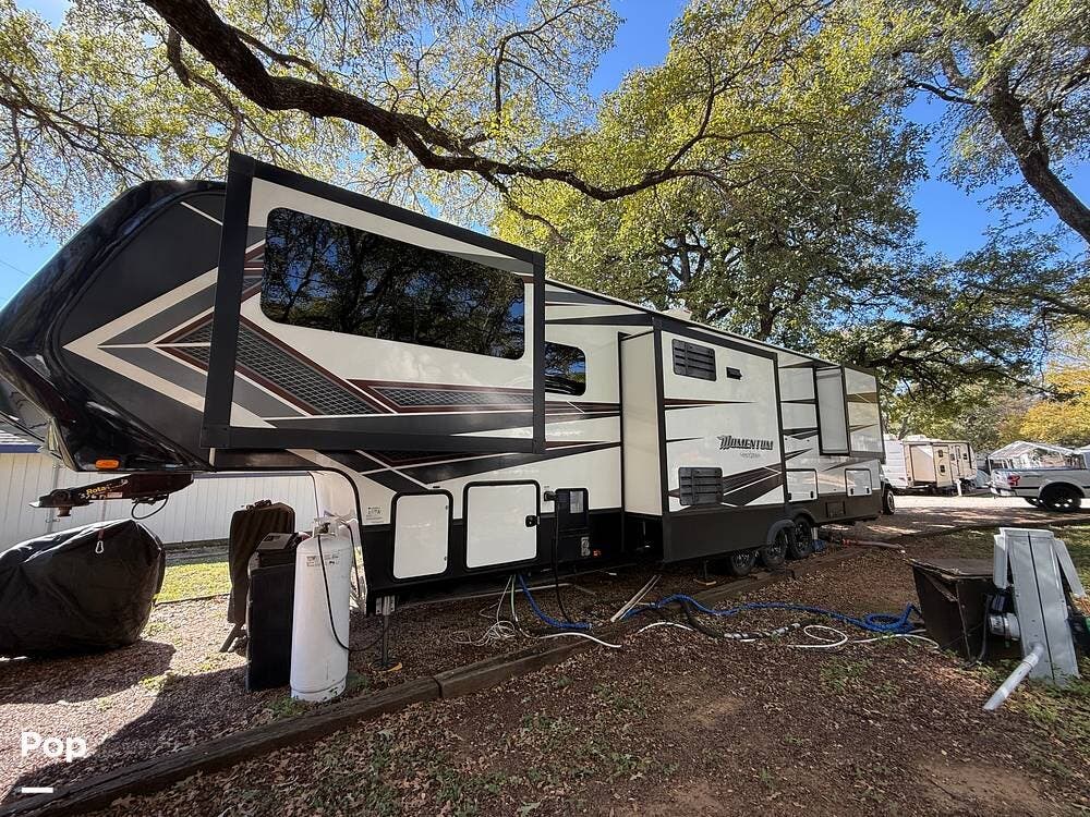 2020 Grand Design Momentum 376TH - Used Toy Hauler For Sale by Pop RVs in Denton, Texas features Awning, Generator, Slideout, Air Conditioning