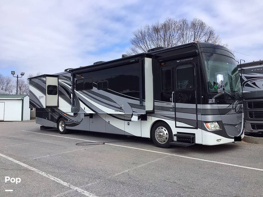 2012 Discovery 40X by Fleetwood from Pop RVs in Thurmont, Maryland