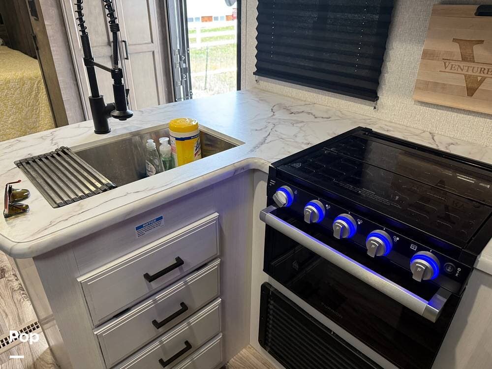 2022 SportTrek 332VBH by Venture RV from Pop RVs in Central Valley, Utah