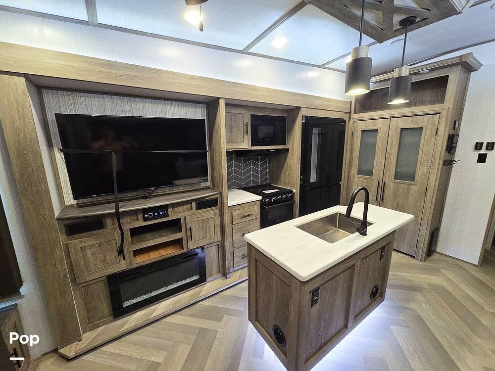 2022 Forest River Salem Hemisphere 369BL - Used Fifth Wheel For Sale by Pop RVs in Midland, North Carolina features Leveling Jacks, Slideout, Air Conditioning