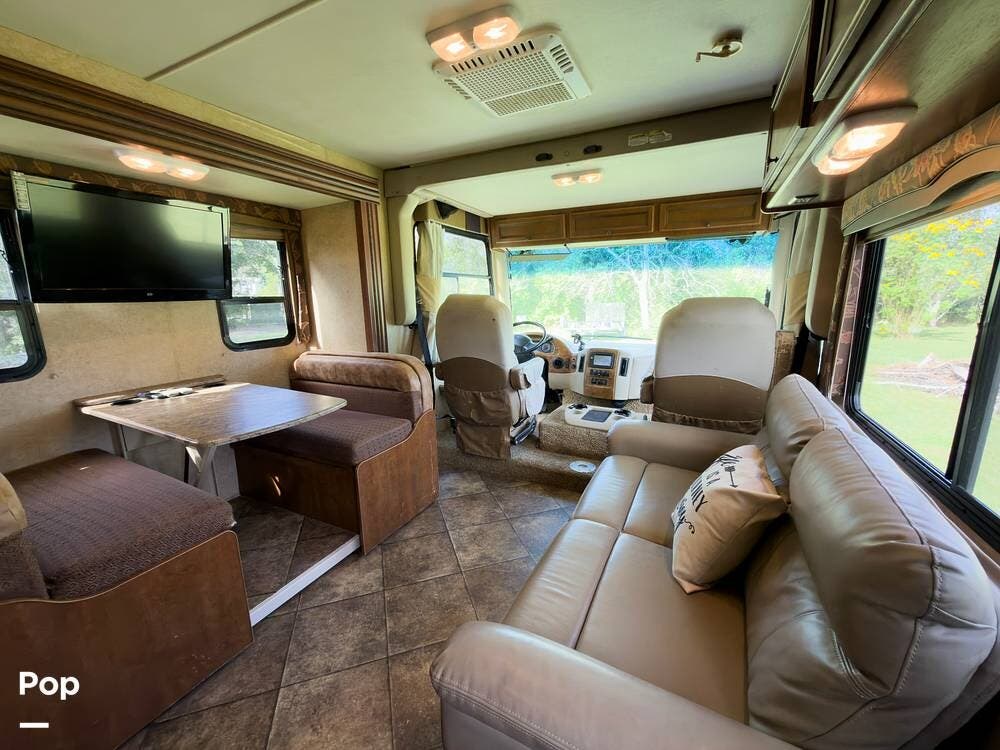 Used 2014 Thor Motor Coach Windsport 34J available in Saint Cloud, Florida
