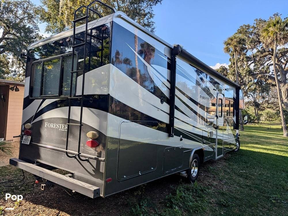 2017 Forest River Forester 3051S - Used Class C For Sale by Pop RVs in Daytona Beach, Florida features Generator, Air Conditioning, Awning, Slideout