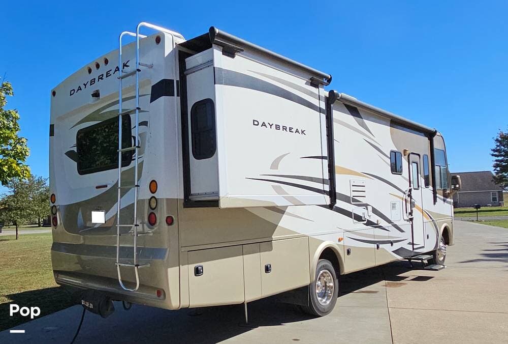 Used 2013 Thor Motor Coach Daybreak 32HD available in Pryor, Oklahoma