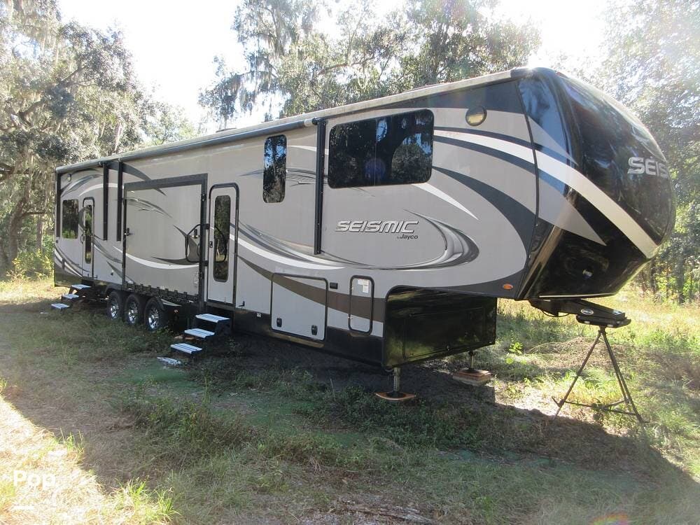 2017 Seismic 4212 by Jayco from Pop RVs in Valrico, Florida