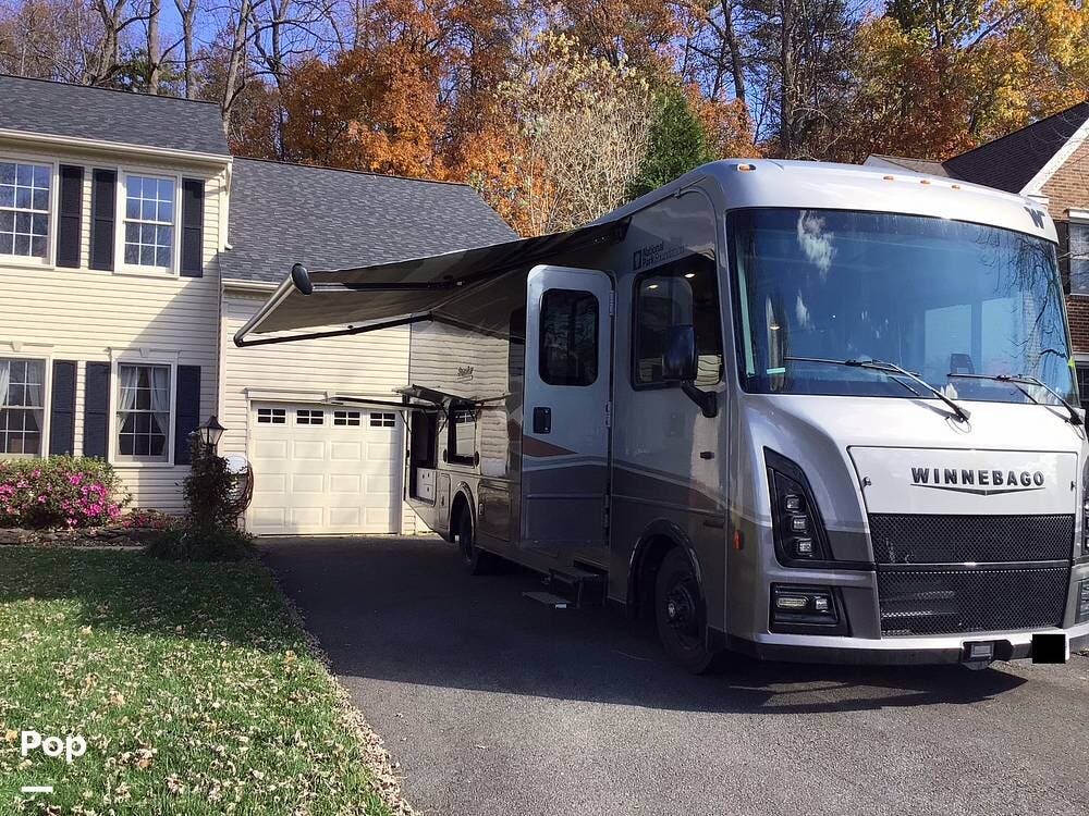 2025 Winnebago Sunstar 29NP - Used Class A For Sale by Pop RVs in Woodbridge, Virginia features Slideout, Air Conditioning, Leveling Jacks, Generator