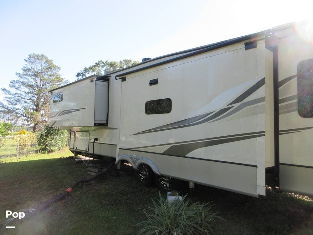2022 Keystone Montana 3813MS - Used Fifth Wheel For Sale by Pop RVs in Plant City, Florida features Leveling Jacks, Slideout, Air Conditioning, Awning