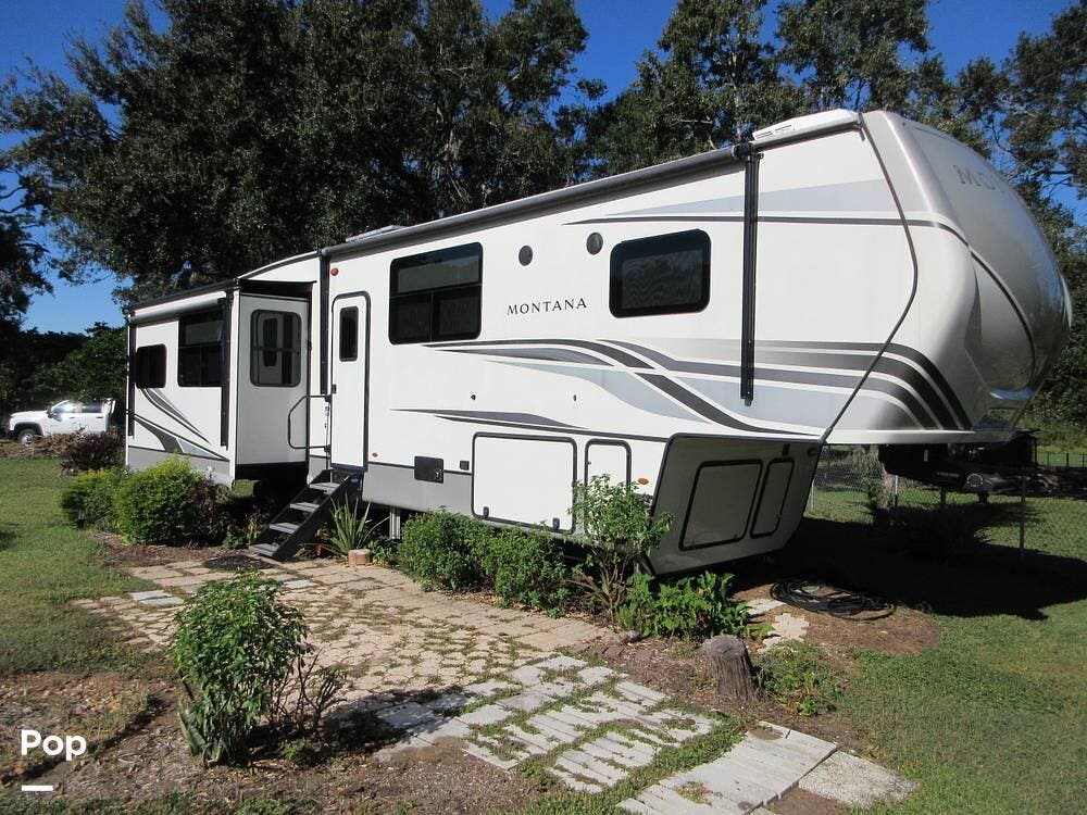 2022 Keystone Montana 3813MS - Used Fifth Wheel For Sale by Pop RVs in Plant City, Florida features Leveling Jacks, Awning, Slideout, Air Conditioning