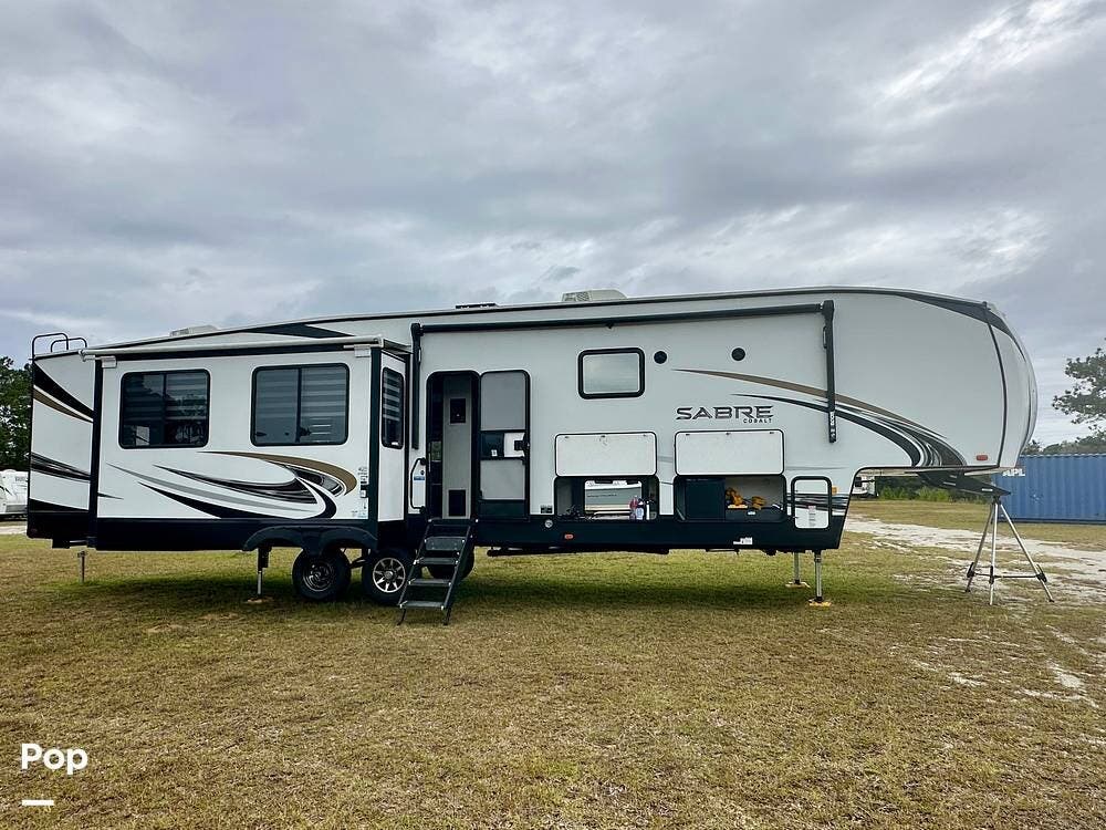 2021 Forest River Sabre 37FBT - Used Fifth Wheel For Sale by Pop RVs in Ocean Isle Beach, North Carolina features Awning, Air Conditioning, Slideout