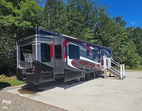 2019 44 HOUSTON by DRV from Pop RVs in Lawrenceville, Pennsylvania