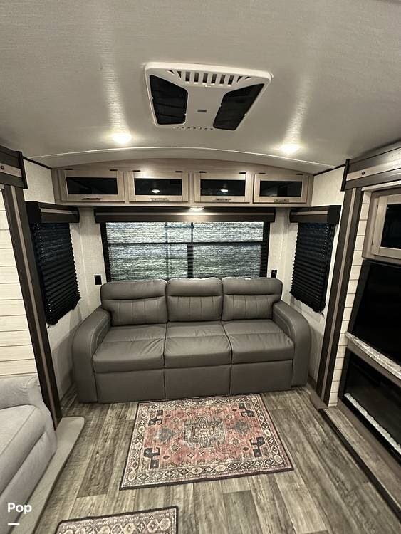 2022 CrossRoads Sunset Trail Super Lite 330SI - Used Travel Trailer For Sale by Pop RVs in Duncan, Oklahoma features Air Conditioning, Leveling Jacks, Slideout, Awning