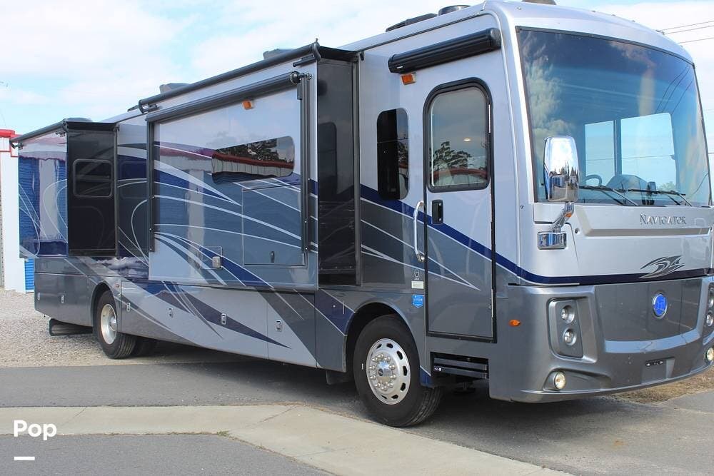 2020 Holiday Rambler Navigator 38K - Used Diesel Pusher For Sale by Pop RVs in Hot Springs National Park, Arkansas features Air Conditioning, Slideout, Leveling Jacks, Awning, Generator