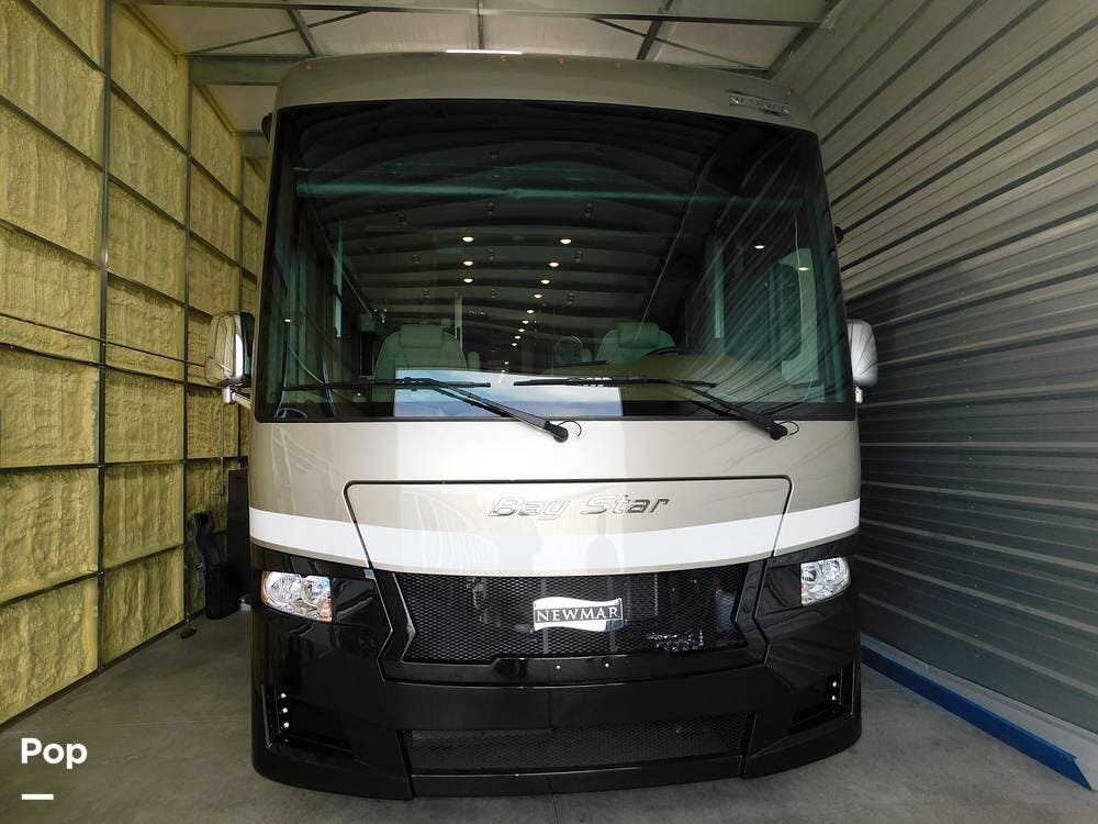 2023 Newmar Bay Star 3609 Liquid Springs - Used Class A For Sale by Pop RVs in Ravenna, Ohio features Air Conditioning, Leveling Jacks, Awning, Generator, Slideout