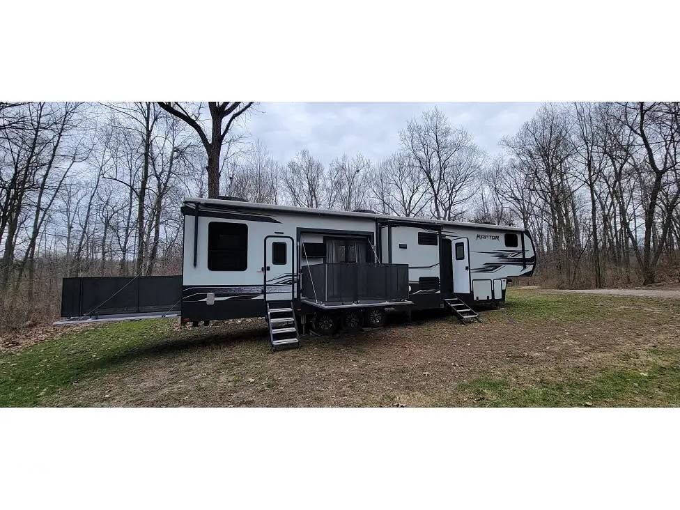 2017 Raptor 428SP by Keystone from Pop RVs in Tipton, Michigan