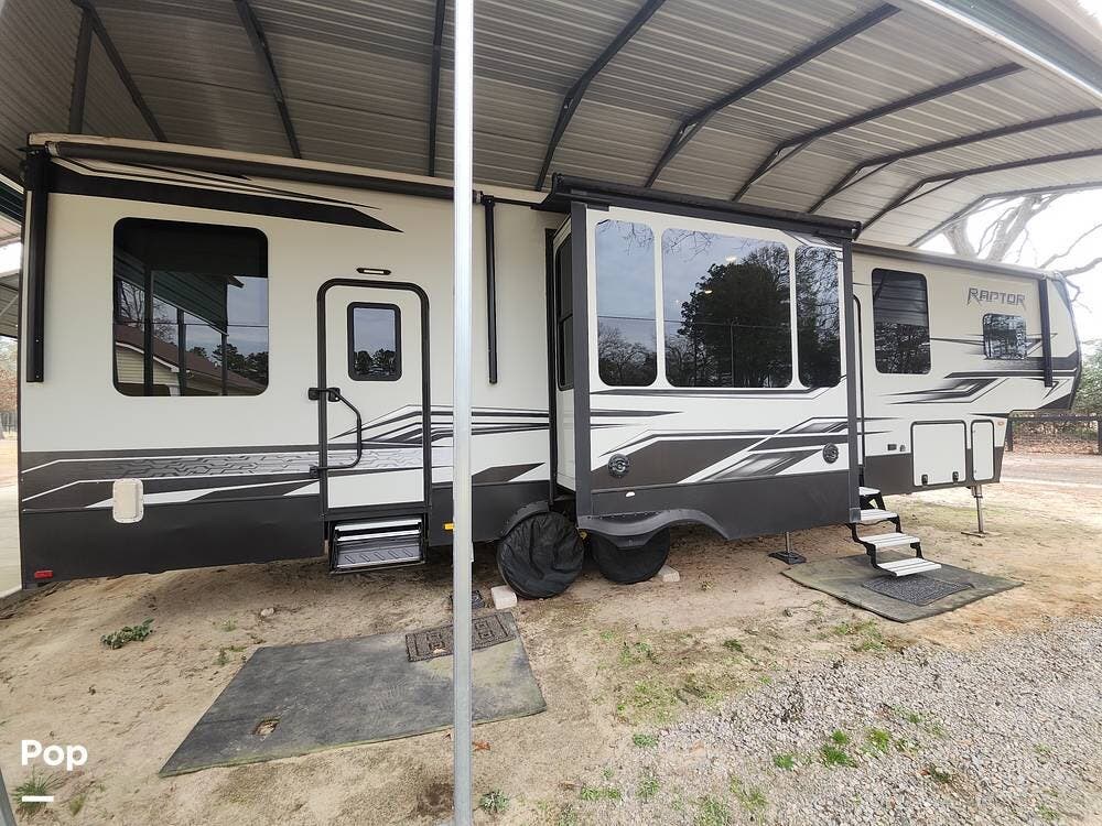 2018 Keystone Raptor 355TS - Used Toy Hauler For Sale by Pop RVs in Williston, South Carolina features Generator, Awning, Slideout, Air Conditioning, Leveling Jacks