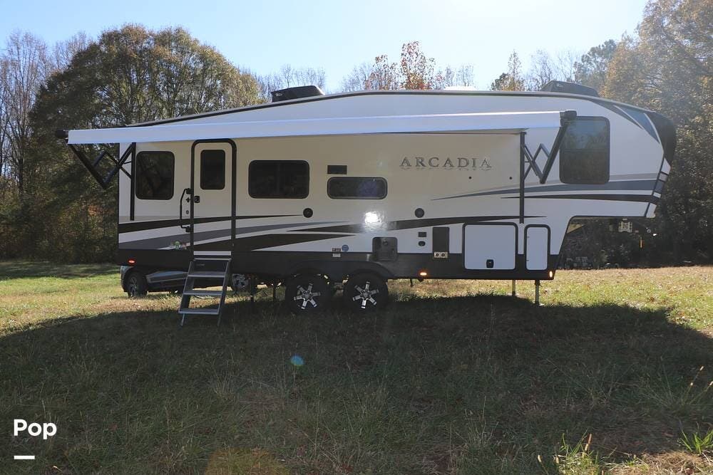 2023 Keystone Arcadia Super Lite 293SLRD - Used Fifth Wheel For Sale by Pop RVs in Dawsonville, Georgia features Awning, Air Conditioning, Leveling Jacks, Slideout