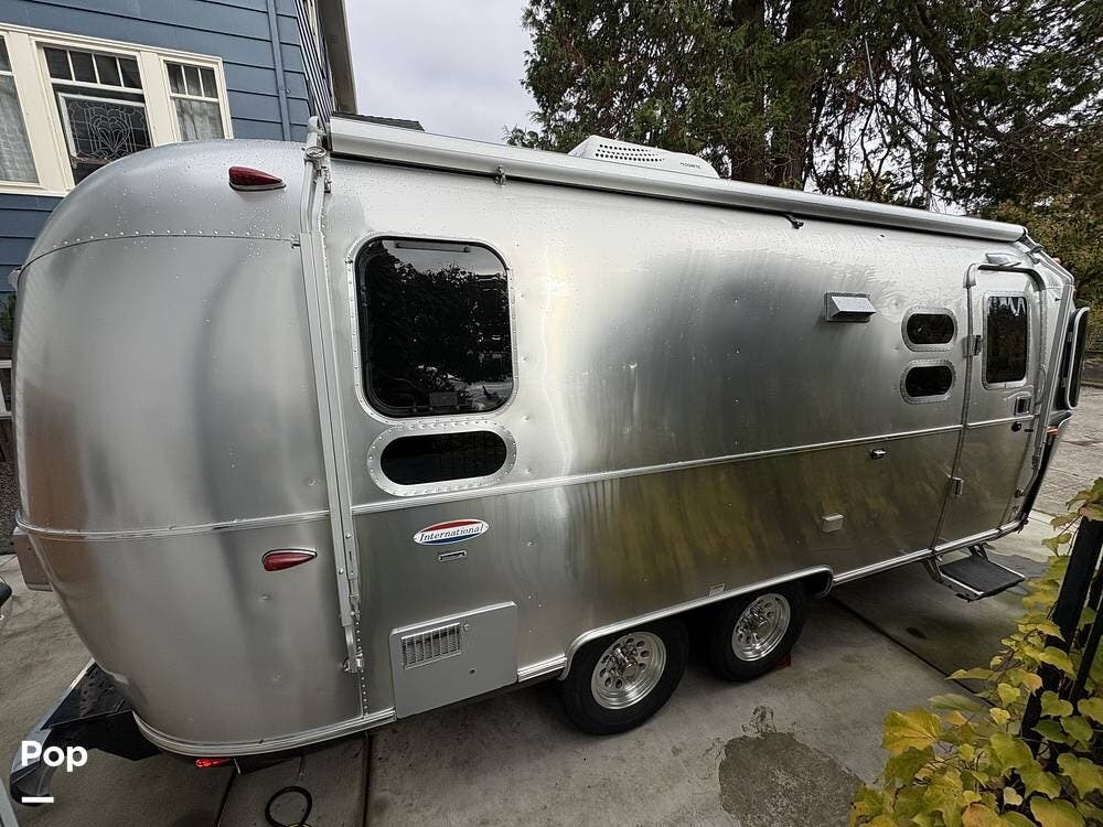 2018 Airstream International Signature 23D - Used Travel Trailer For Sale by Pop RVs in Seattle, Washington features Air Conditioning, Awning