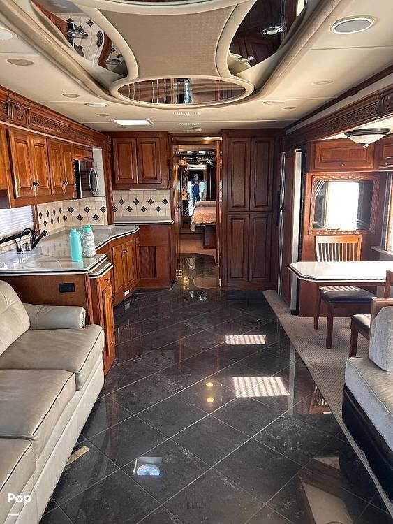 2008 Navigator Caspian IV by Holiday Rambler from Pop RVs in Coos Bay, Oregon