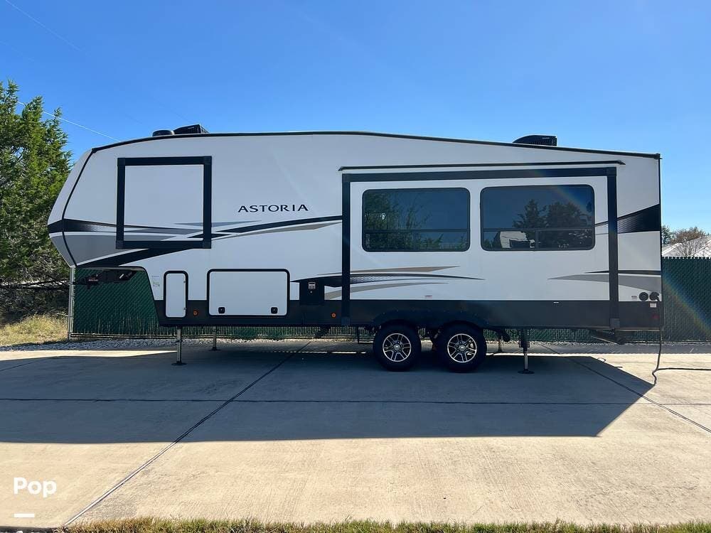 2022 Dutchmen Astoria 2503REF - Used Fifth Wheel For Sale by Pop RVs in Lago Vista, Texas features Air Conditioning, Slideout, Leveling Jacks