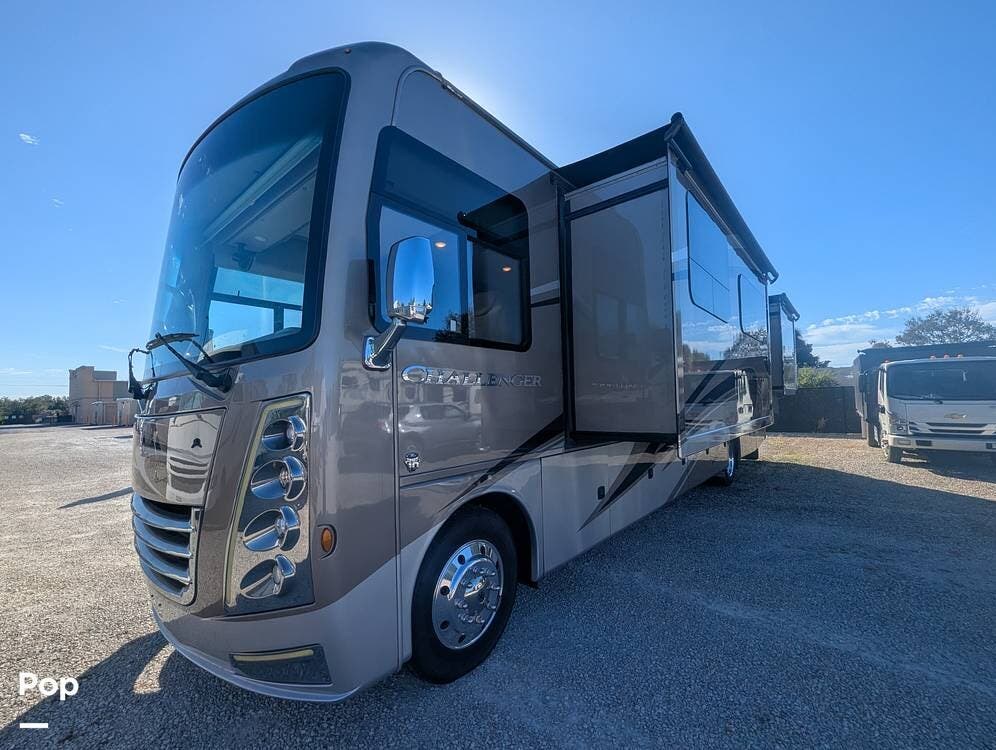 2021 Thor Motor Coach Challenger 37FH - Used Class A For Sale by Pop RVs in Venice, Florida features Slideout, Awning, Generator, Leveling Jacks, Air Conditioning