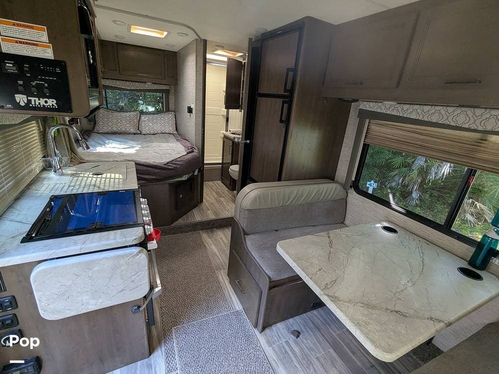 2021 Thor Motor Coach Freedom Elite 23H - Used Class C For Sale by Pop RVs in Saint Augustine, Florida features Awning, Generator, Air Conditioning