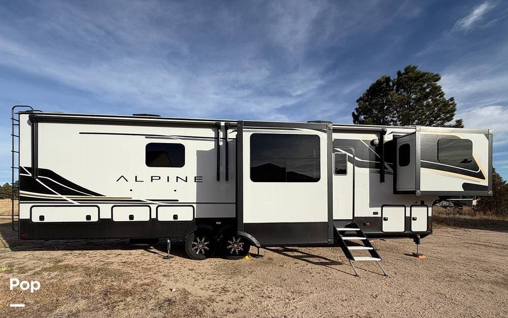 2024 Keystone Alpine 3700FL - Used Fifth Wheel For Sale by Pop RVs in Black Forest, Colorado features Slideout, Air Conditioning, Awning